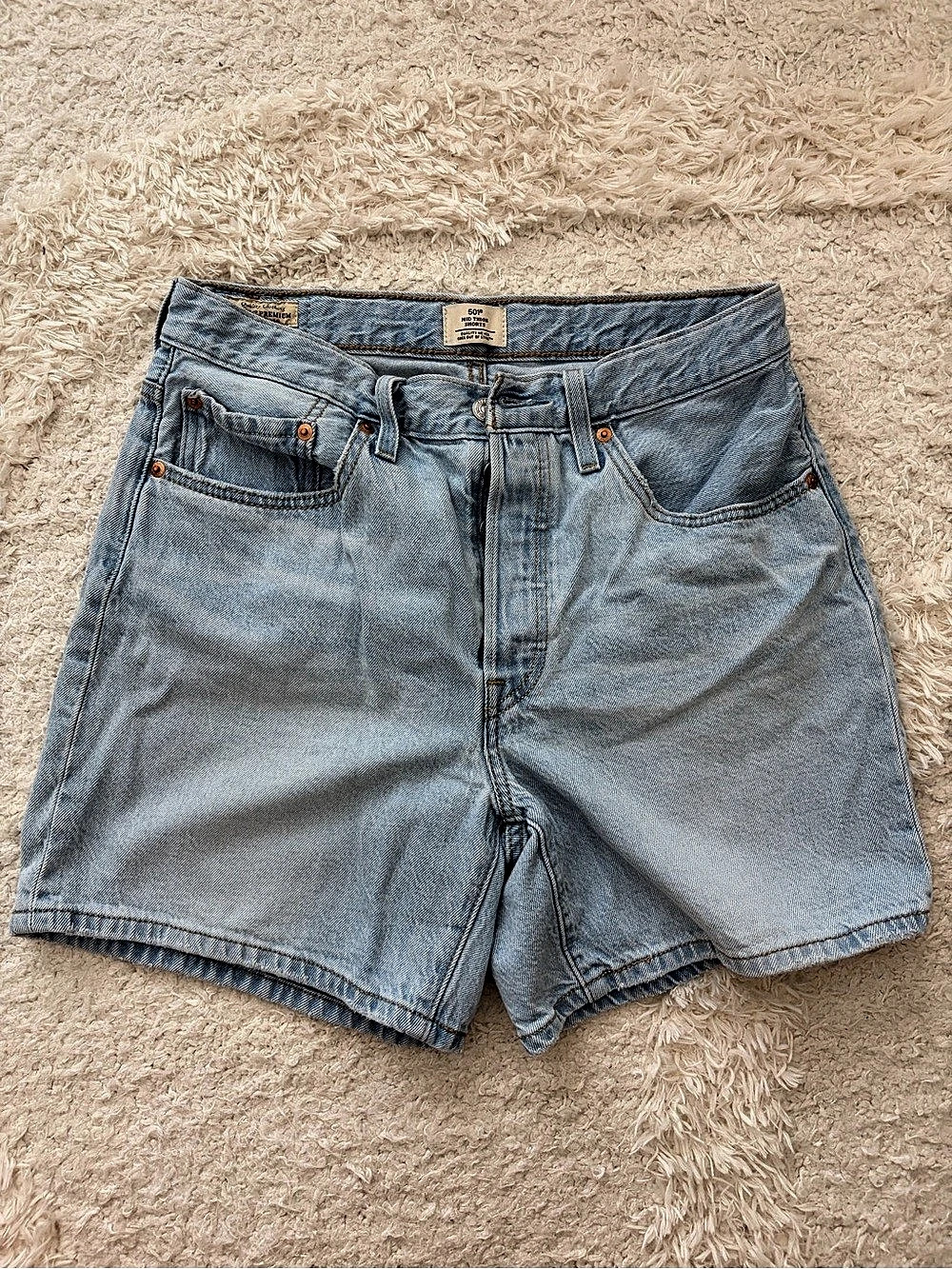 Levi's 501 Mid Thigh Shorts Denim Jean Shorts in Blue